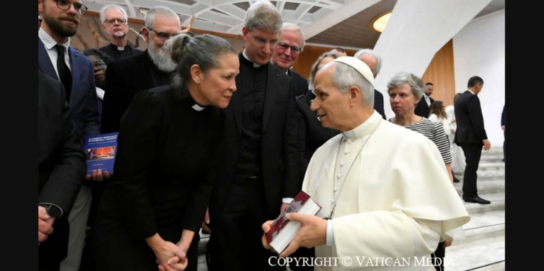 Overhandiging migratiebijbel Nieuwsbericht ZZg website