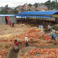 ZZg Nepal tijdelijke kerk in aanbouw